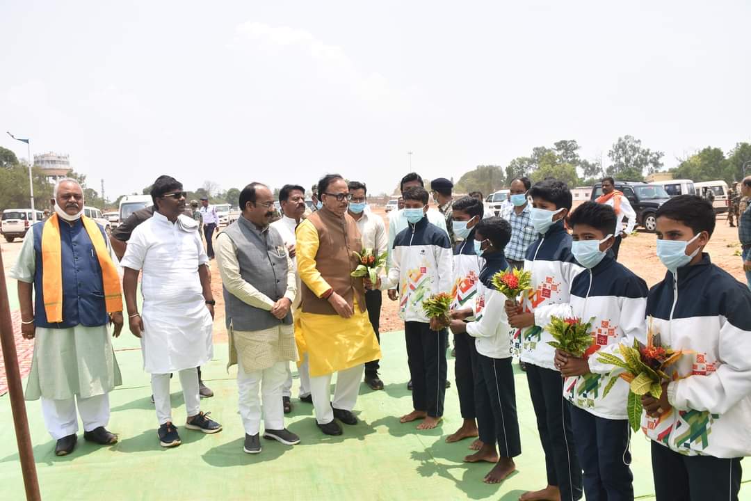 जानिए मलखंभ के कोच मनोज प्रसाद के बारे में, जिन्होंने मलखंभ के लिए छोड़ा अपना परिवार