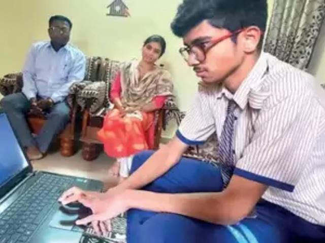 15 साल के लड़के ने कोडिंग प्रतियोगिता जीतकर पायी 33 लाख की नौकरी, लेकिन उम्र की वजह से सपने हुए चकनाचूर