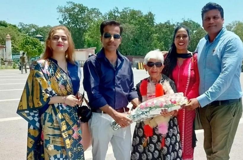 75 सालो के बाद 90 वर्षीय बुजुर्ग दादी का सपना हुआ पूरा,पाक स्थित अपने बचपन वाले घर में पहुंच पायी बुज़ुर्ग